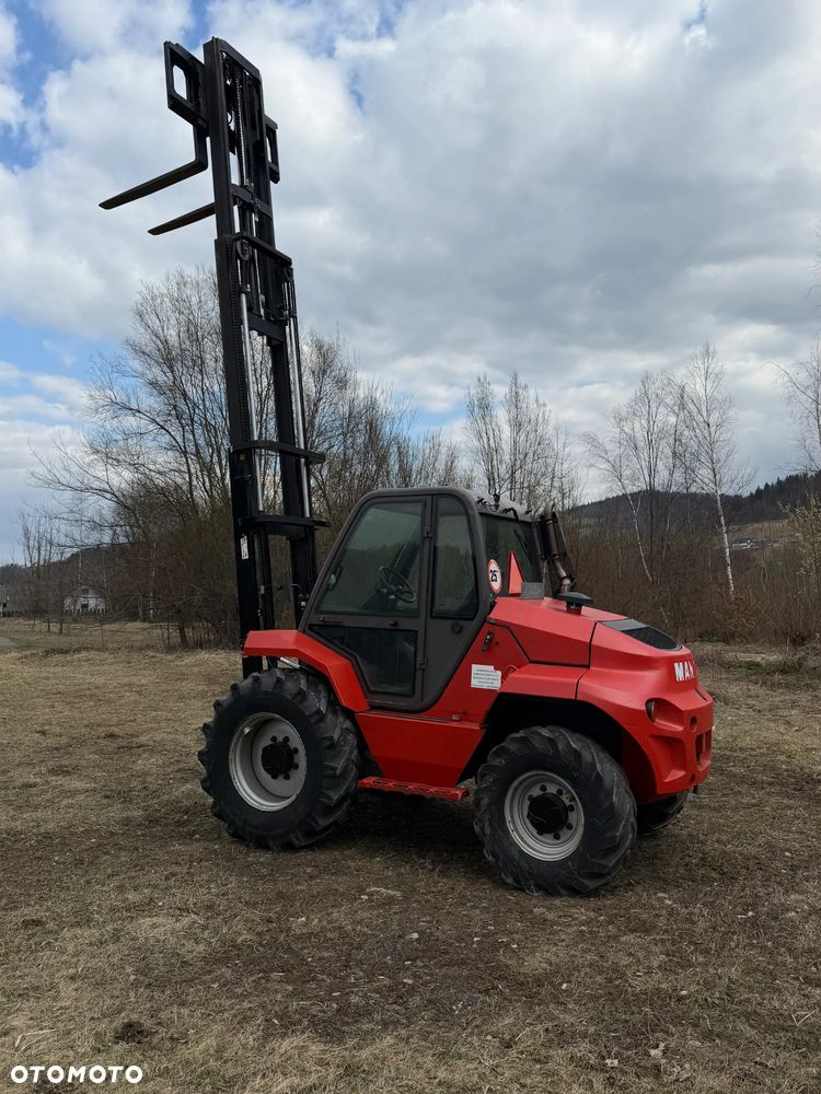 Manitou M30-4 T Wózek Widłowy 4X4 TERENOWY. 1910mtg. Maszyna Jak Nowa! Maszt Triplex WOLNY SKOK! 2016rok. z Norweskiego Gospodarstwa. Silnik PERKINS TURBO 90km. DEKRA Aktualna 2026rok! 3 tony Udzwig! Posuw wideł Hydrauliczny! Jazda REWERS+4 biegi. Ani deka luzów czy wycieków! Zadbana Maszyna! Okazja. Podzespoły jak Nowe tłoczyska suche! 5,5 wys. Podnoszenia - 36