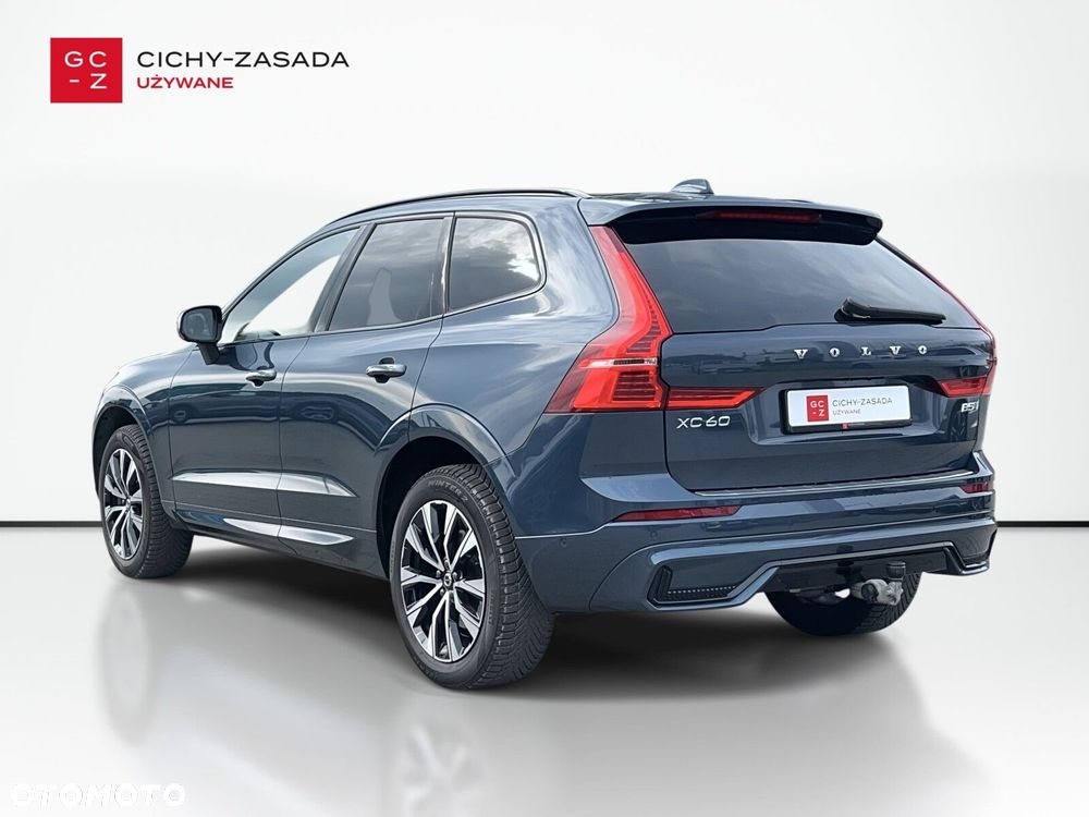 Volvo XC 60 B5 D AWD Ultimate Dark - 4
