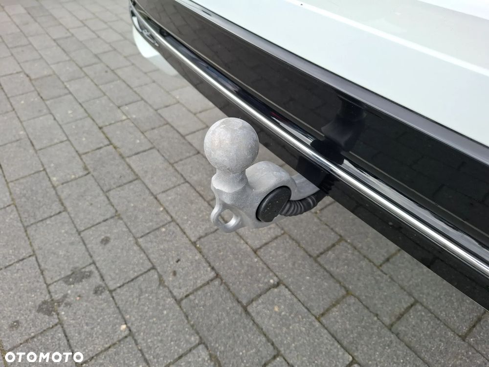 Volkswagen Passat Variant 2.0 TDI SCR DSG Elegance - 17