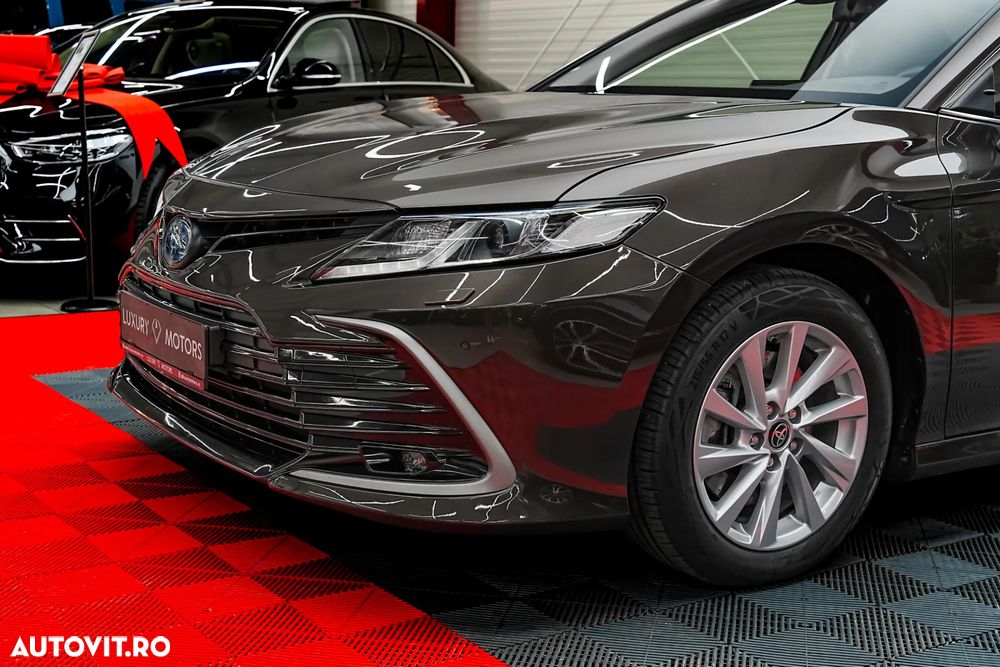 Toyota Camry Luxury - 17