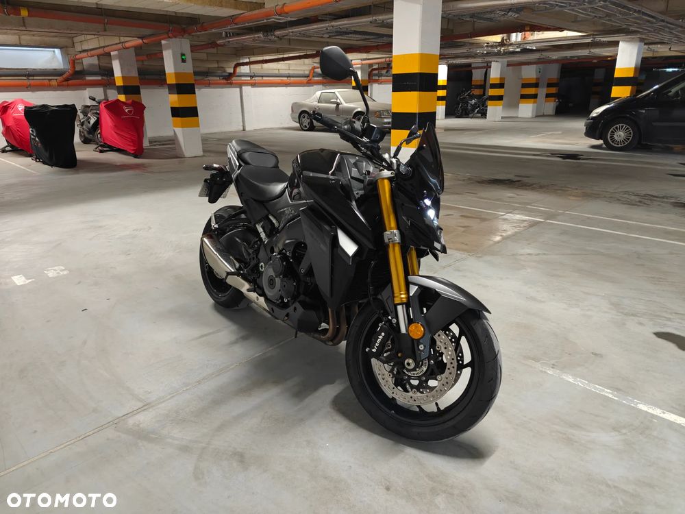 Suzuki GSX 1000 - 4