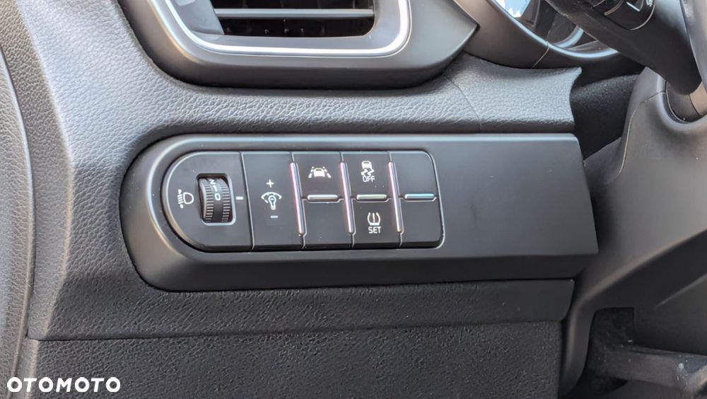 Kia Ceed 1.6 CRDi SCR M - 13