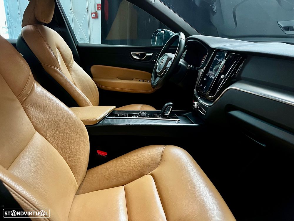 Volvo XC 60 2.0 T8 PHEV Momentum Plus AWD - 16