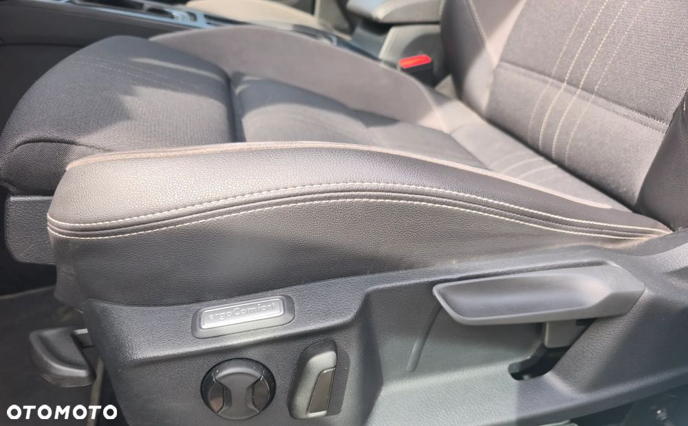 Volkswagen Passat Alltrack 2.0 TDI SCR DSG 4Motion - 18