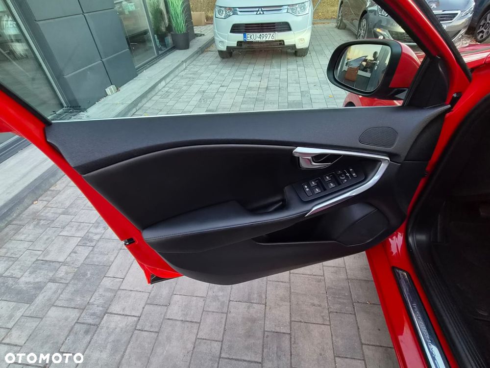 Volvo V40 D2 Kinetic - 28
