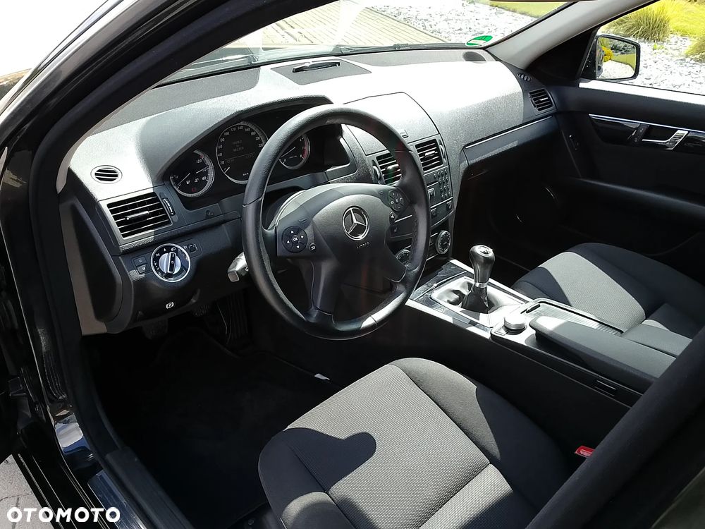 Mercedes-Benz Klasa C 180 CGI BlueEff Classic - 20