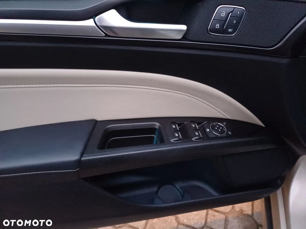 Ford Fusion 2.0 EcoBoost Titanium - 29