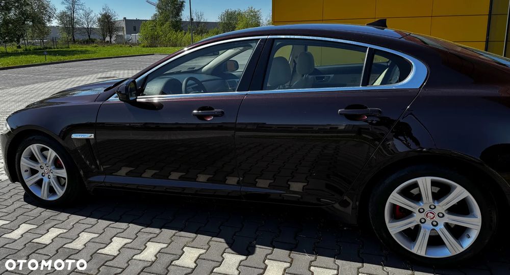 Jaguar XF 2.2 D Premium Luxury - 27