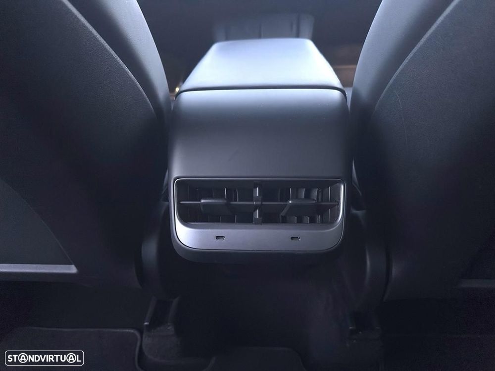 Tesla Model Y Standard - 37