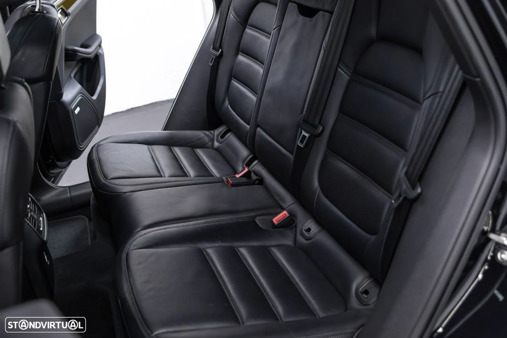 Porsche Macan Turbo PDK - 22