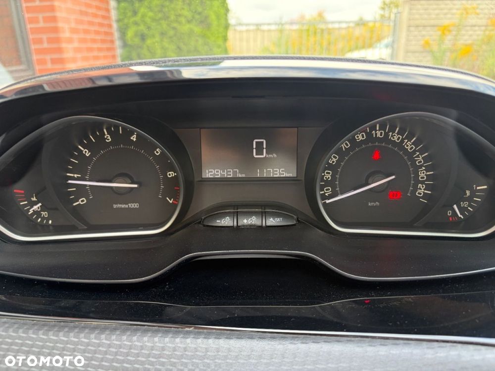 Peugeot 208 1.2 PureTech Style - 9
