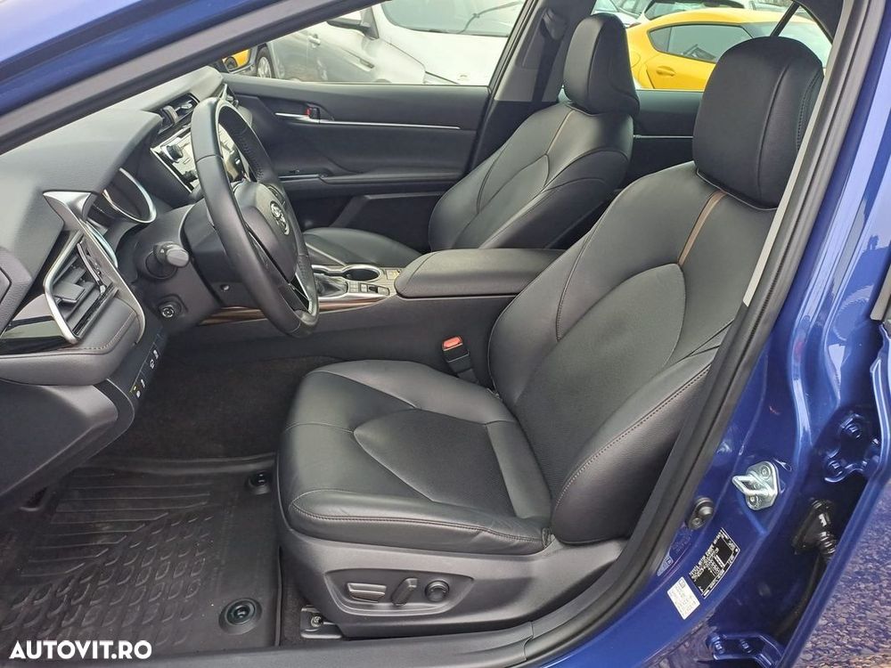 Toyota Camry - 10