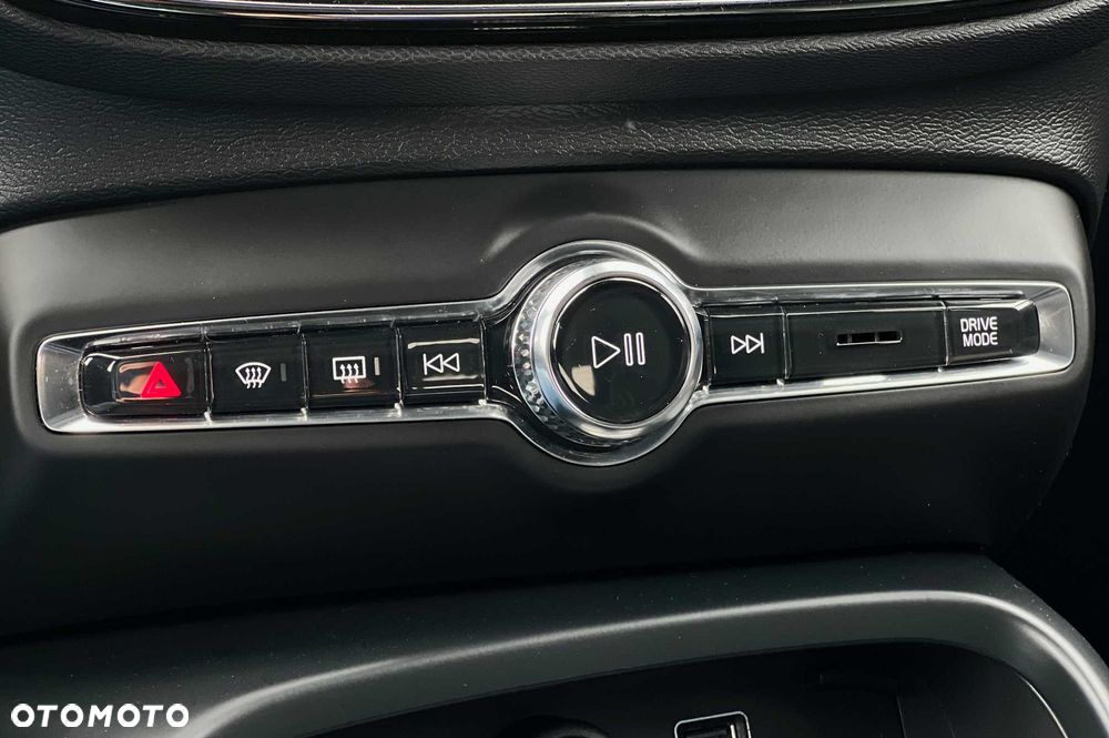 Volvo XC 40 T4 Plug-In Hybrid R-Design - 24