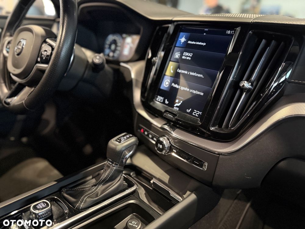 Volvo XC 60 T5 GPF AWD R-Design - 17