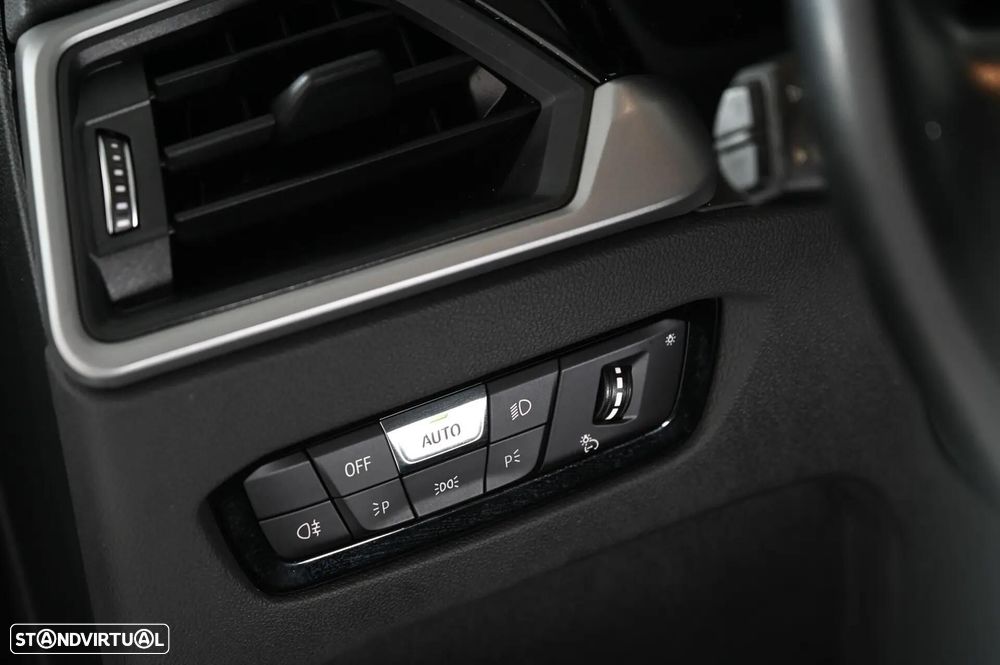 BMW 318 d Auto - 24