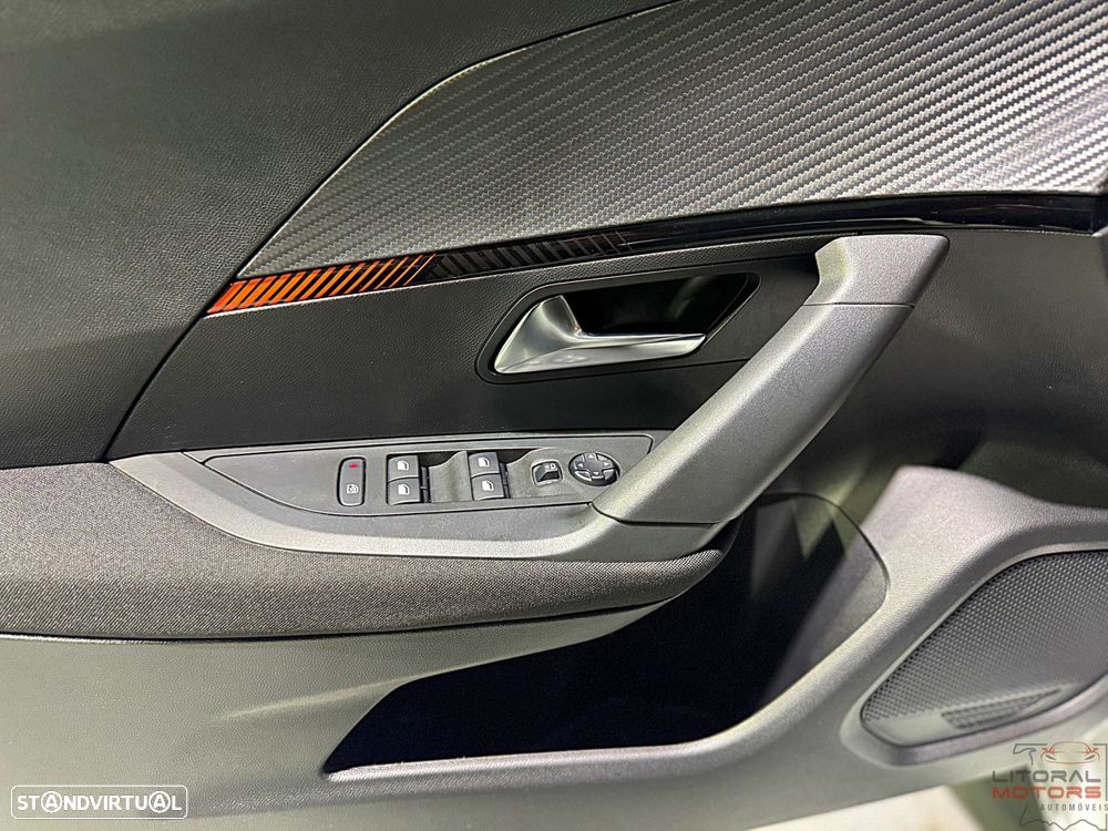 Peugeot 2008 1.2 PureTech Active Pack EAT8 - 17