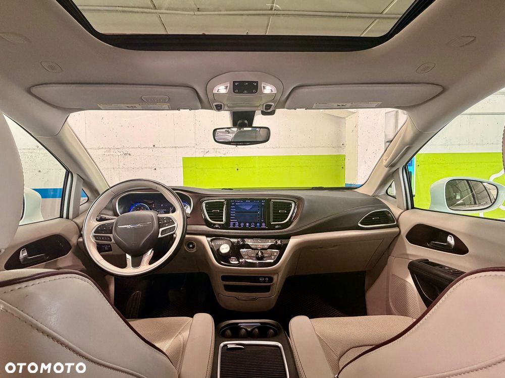 Chrysler Pacifica - 12