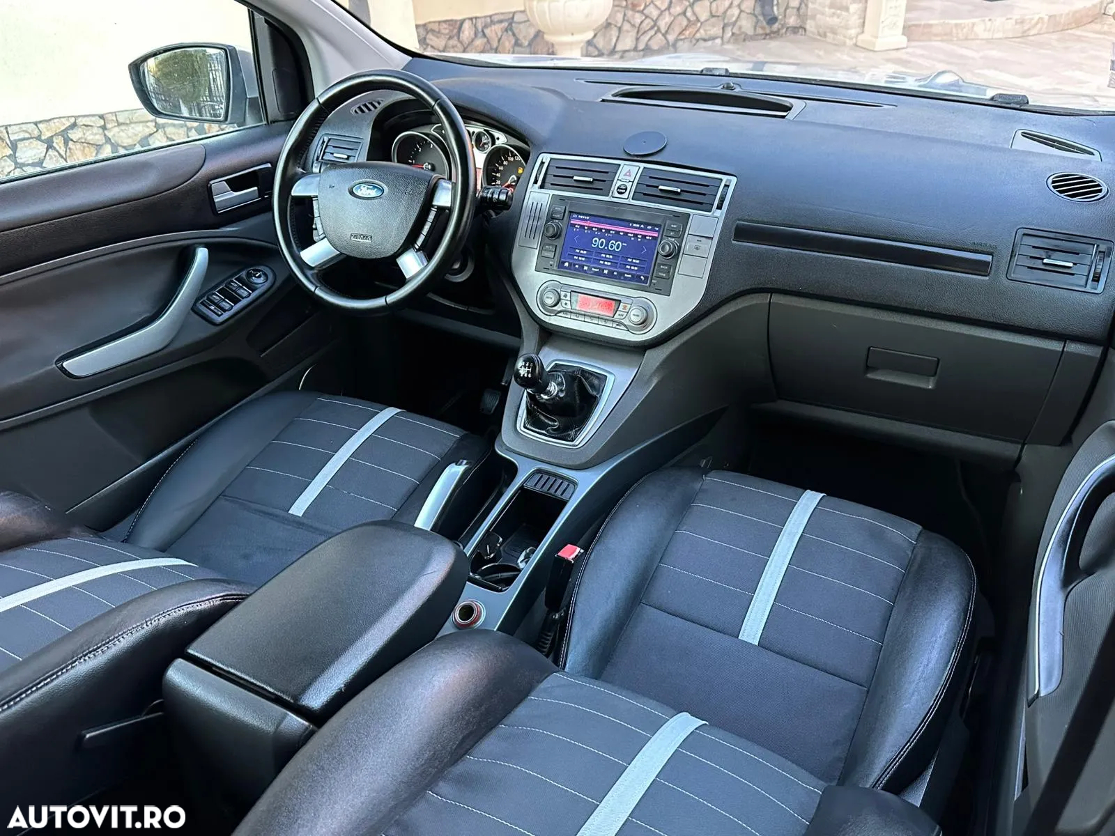 Ford Kuga - 10