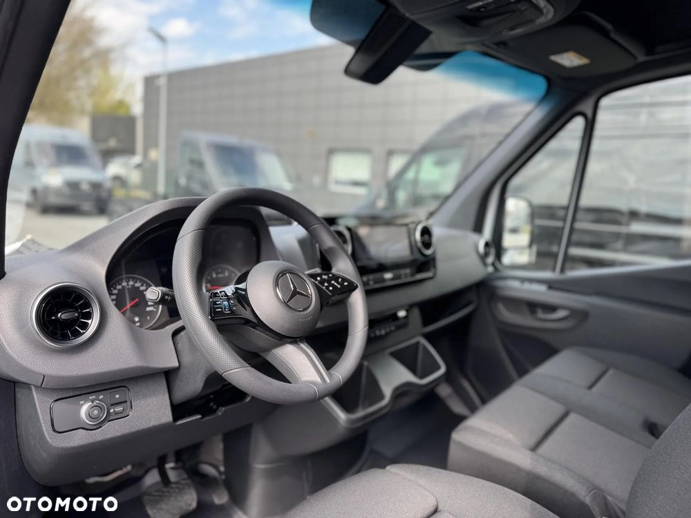 Mercedes-Benz Sprinter - 9