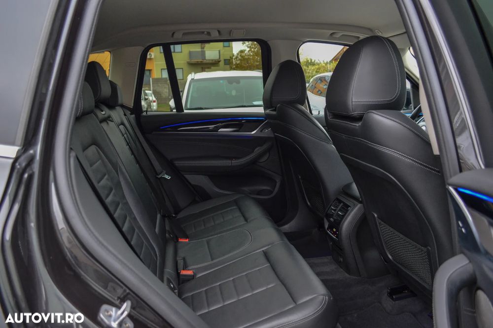 BMW X3 xDrive20d AT Luxury Line - 33
