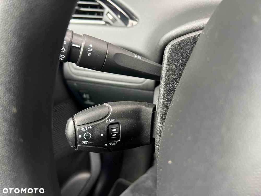 Peugeot 208 - 37