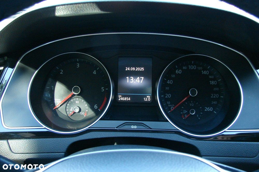 Volkswagen Passat - 20