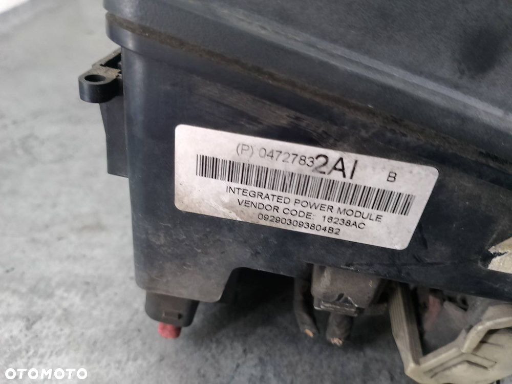 SKRZYNKA BEZPIECZNIKÓW CHRYSLER PACIFICA 04727832AI 3.5 V6 - 2
