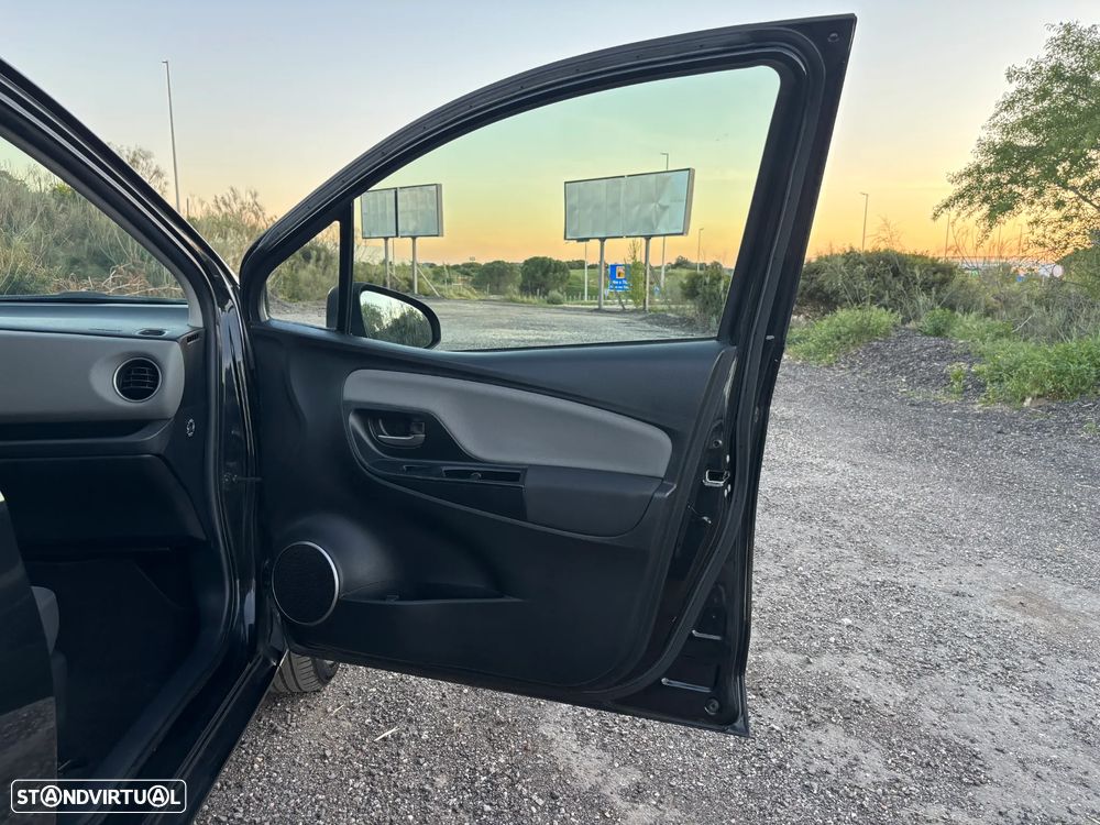 Toyota Yaris 1.4 D-4D Comfort+P.Style - 23