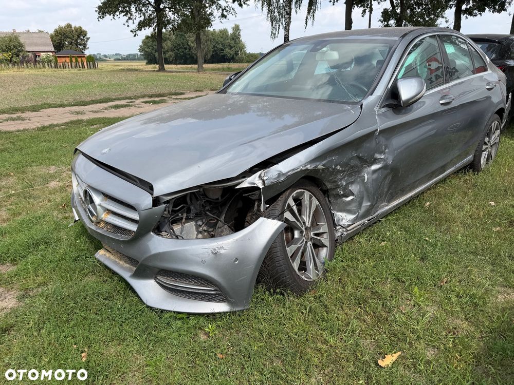 Mercedes-Benz Klasa C 220 CDI DPF (BlueEFFICIENCY) Avantgarde - 4