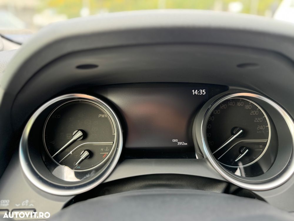 Toyota Camry 2.5 HEV Executive - 32