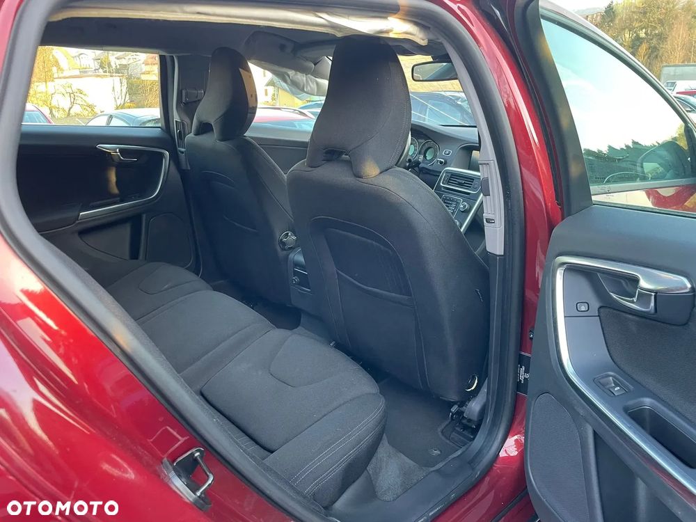 Volvo V60 D2 Momentum - 8