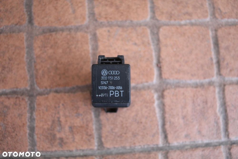 PRZEKAŹNIK VW PASSAT B6 3B0951253 - 3