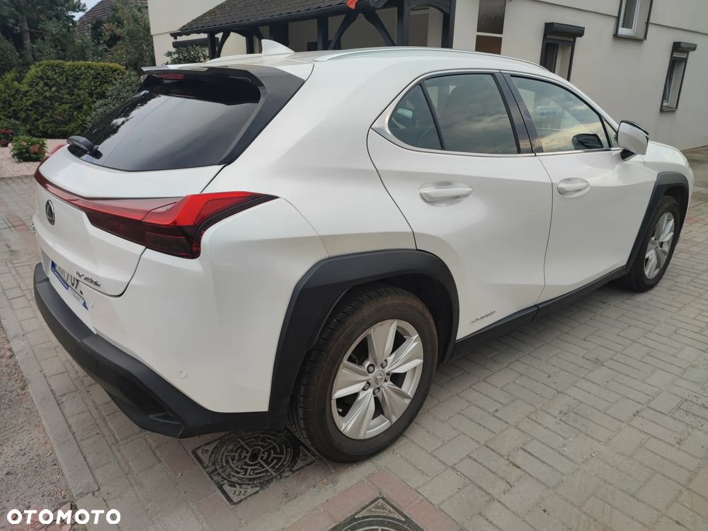 Lexus UX - 4