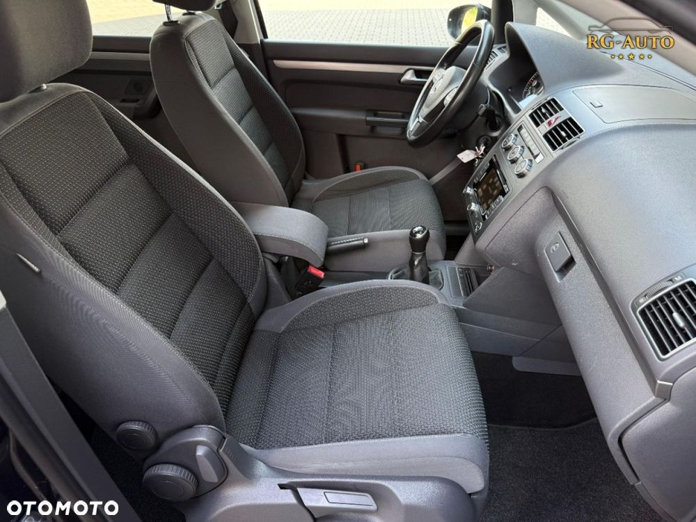 Volkswagen Touran - 38
