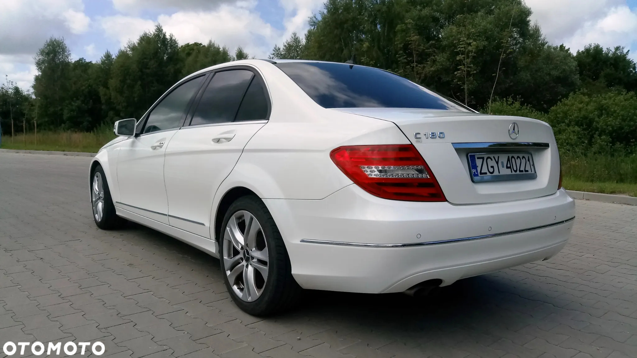 Mercedes-Benz Klasa C 180 CGI BlueEff Elegance - 5