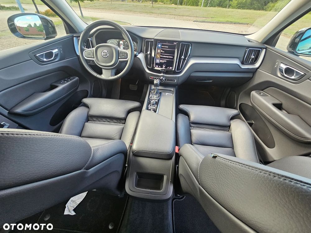 Volvo XC 60 D4 Momentum Pro - 21