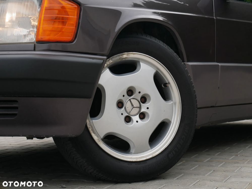 Mercedes-Benz W201 (190) - 21