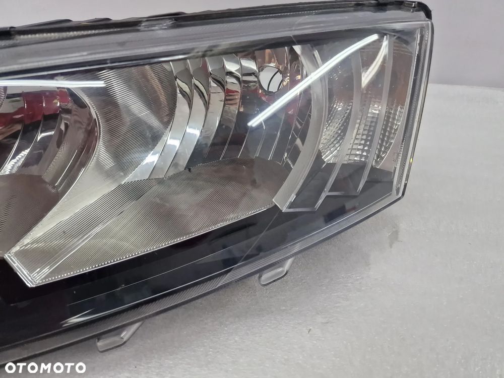 SKODA OCTAVIA 3 III 5E0 12- LEWA / PRAWA ZWYKŁA LAMPA PRZEDNIA PRZÓD , NR 5E1941016 / 5E1941015 , NR AUKCJI LA261 - 25