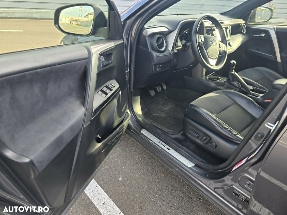 Toyota RAV4 2.0 D-4D 2WD Executive - 11