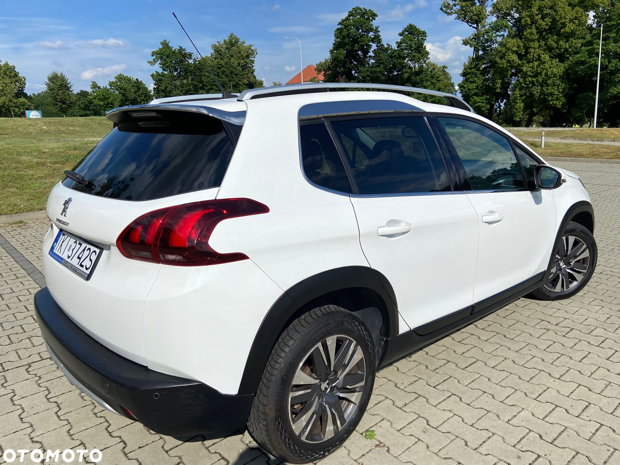 Peugeot 2008 - 10