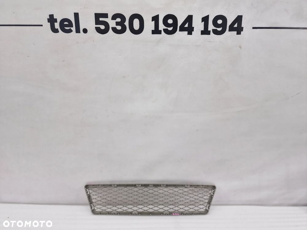 BMW E92 / E93 06- KRATKA ŚRODKOWA ZDERZAKA PRZEDNIEGO , NR 51117175298 , NR AUKCJI K239 - 1