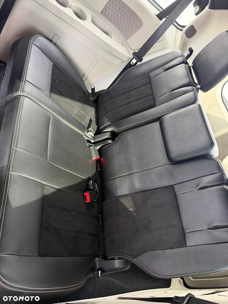 Dodge Caravan - 12