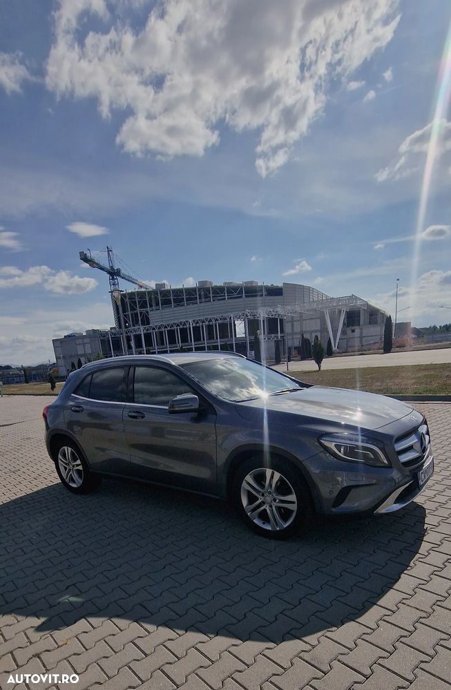 Mercedes-Benz GLA - 12
