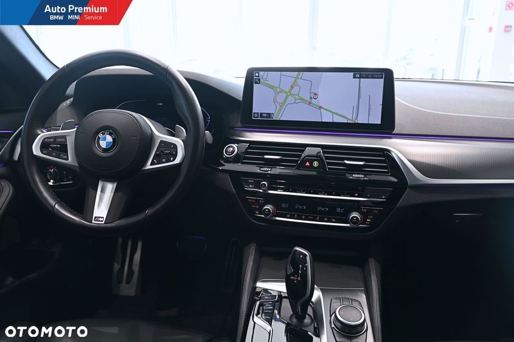 BMW Seria 5 540i xDrive mHEV - 14
