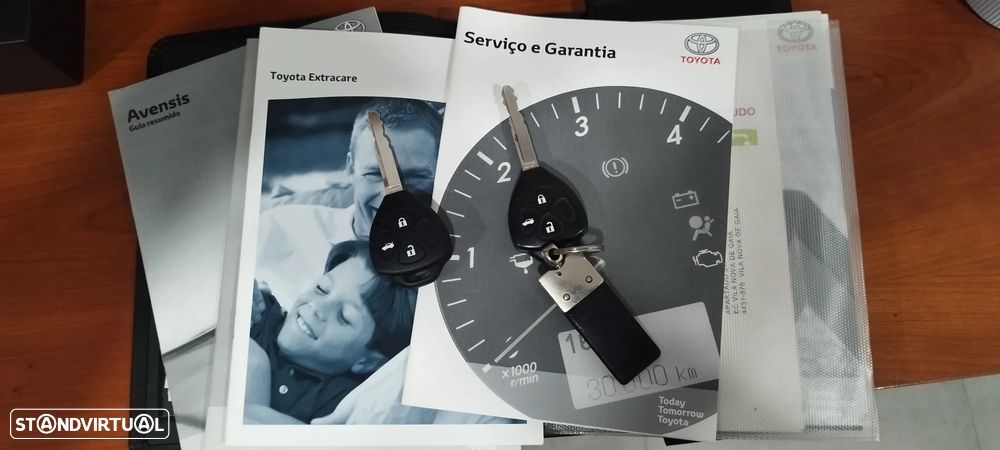 Toyota Avensis SD 2.0 D-4D Exclusive +Pele+GPS - 12