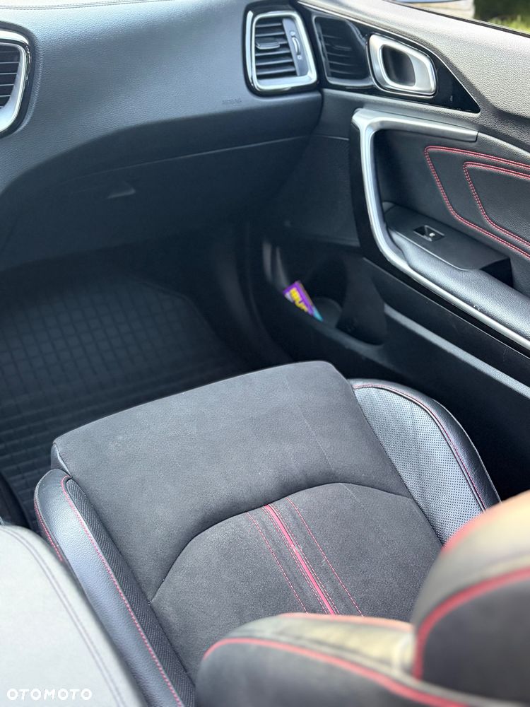 Kia ProCeed 1.6 T-GDI GT DCT - 18