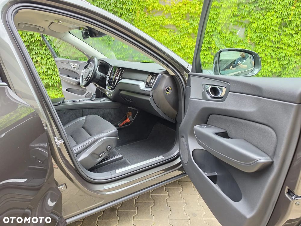 Volvo XC 60 B5 B Momentum - 11