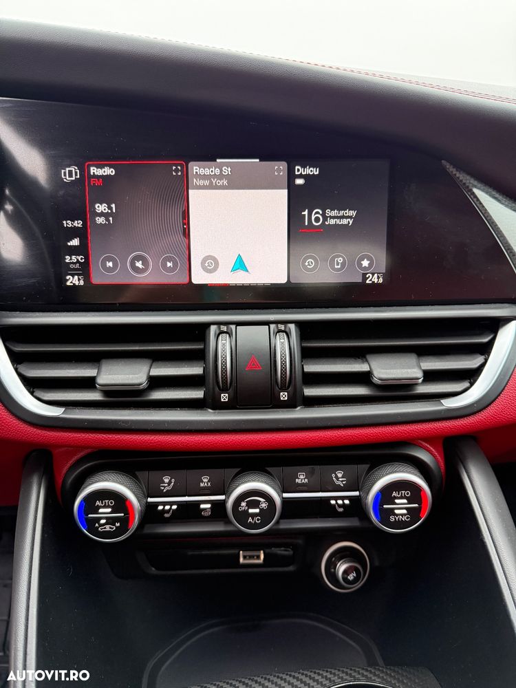 Alfa Romeo Giulia 2.0 Turbo 16V AT8 Veloce Ti - 35