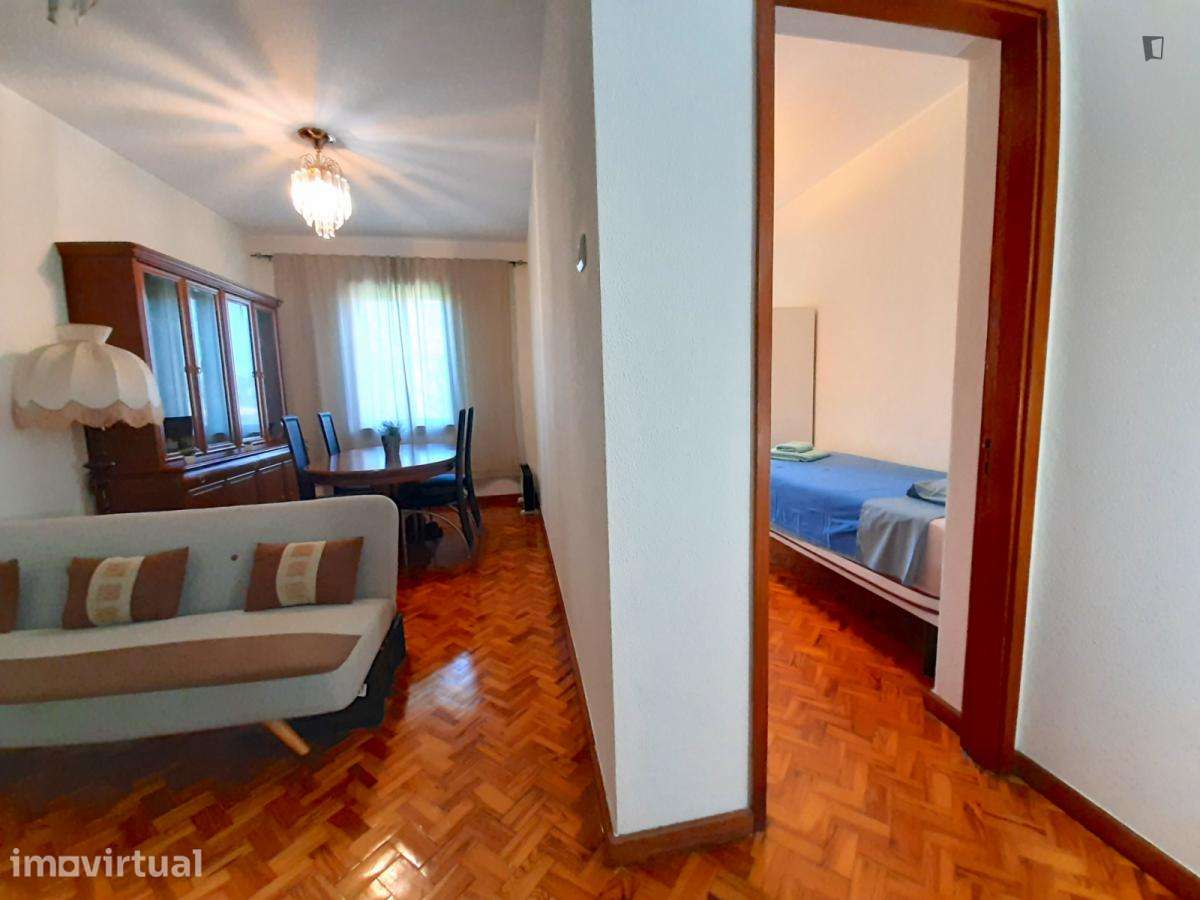 Quarto - localizado em Lordelo do Ouro Porto - Grande imagem: 5/18