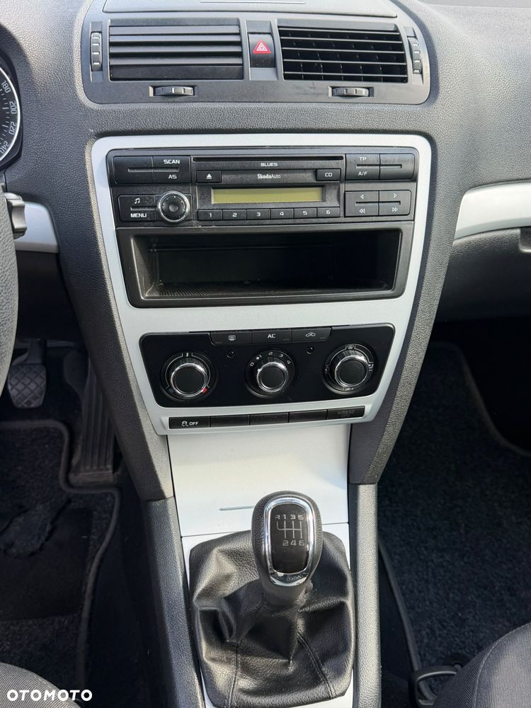 Skoda Octavia 1.6 Combi - 34